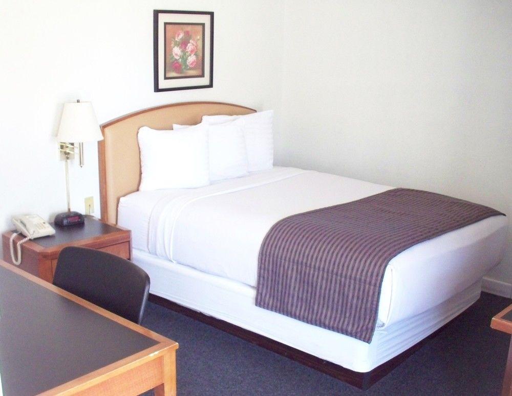 Days Inn By Wyndham Emporia Kültér fotó