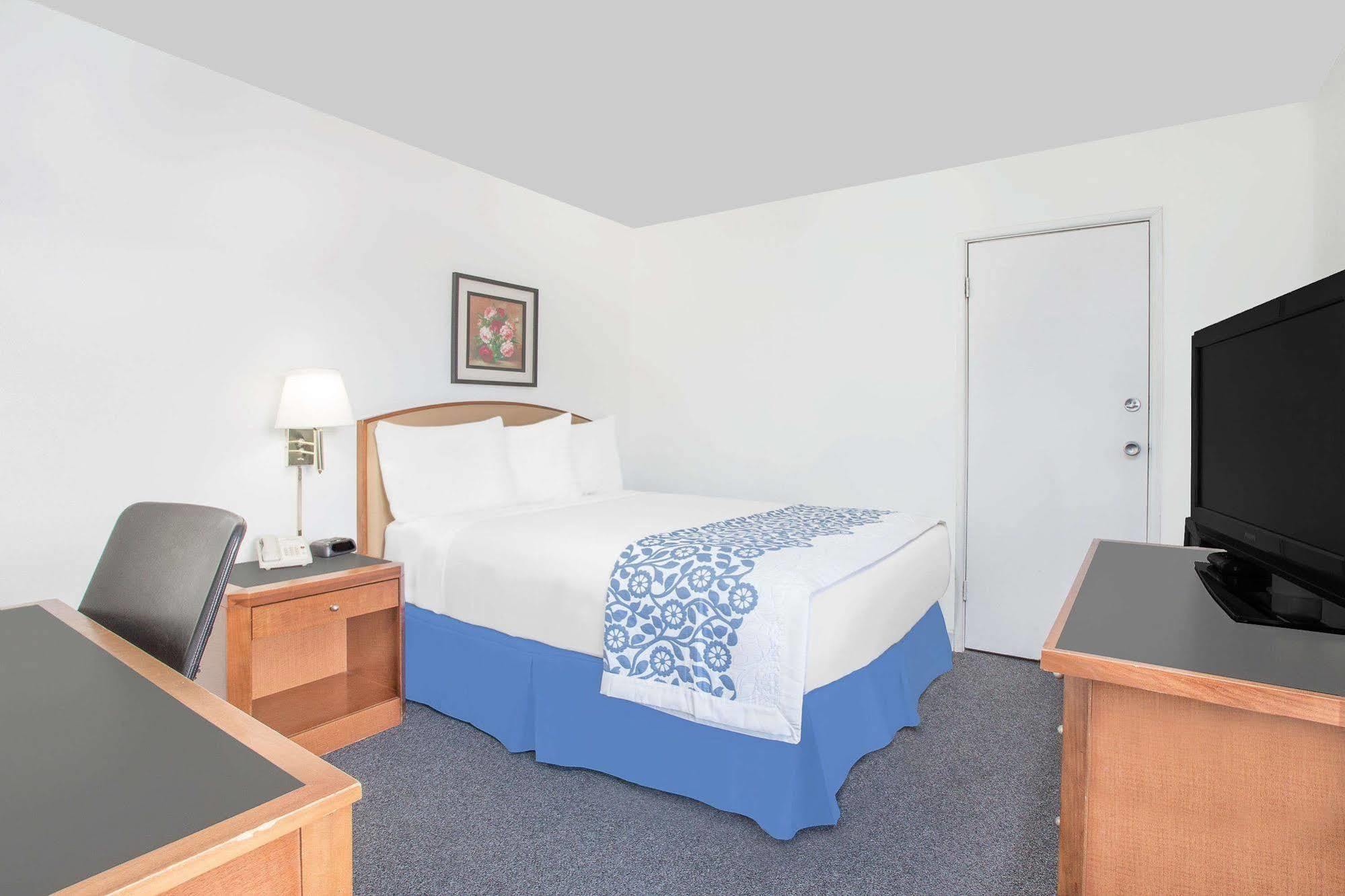 Days Inn By Wyndham Emporia Kültér fotó