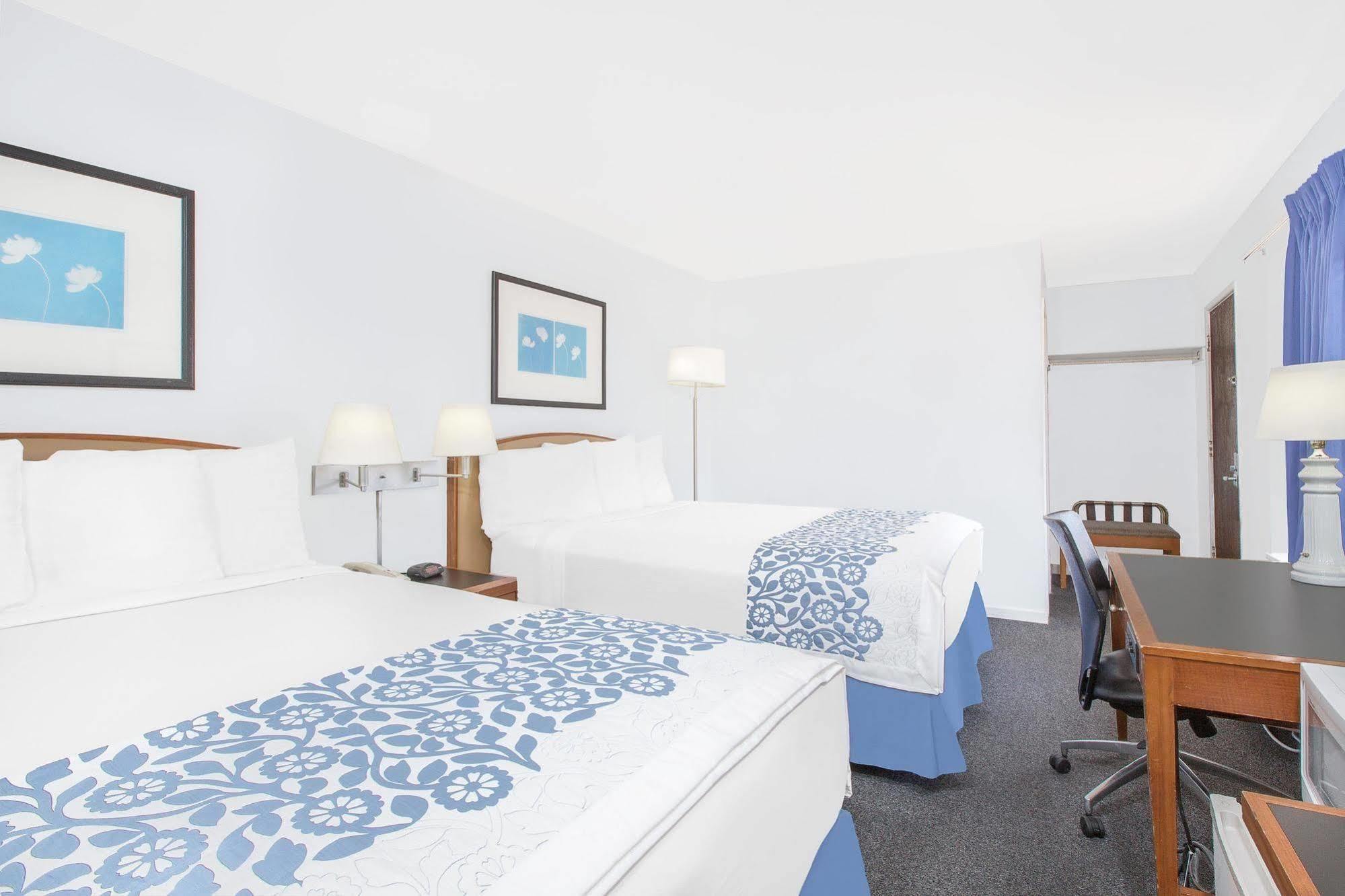 Days Inn By Wyndham Emporia Kültér fotó