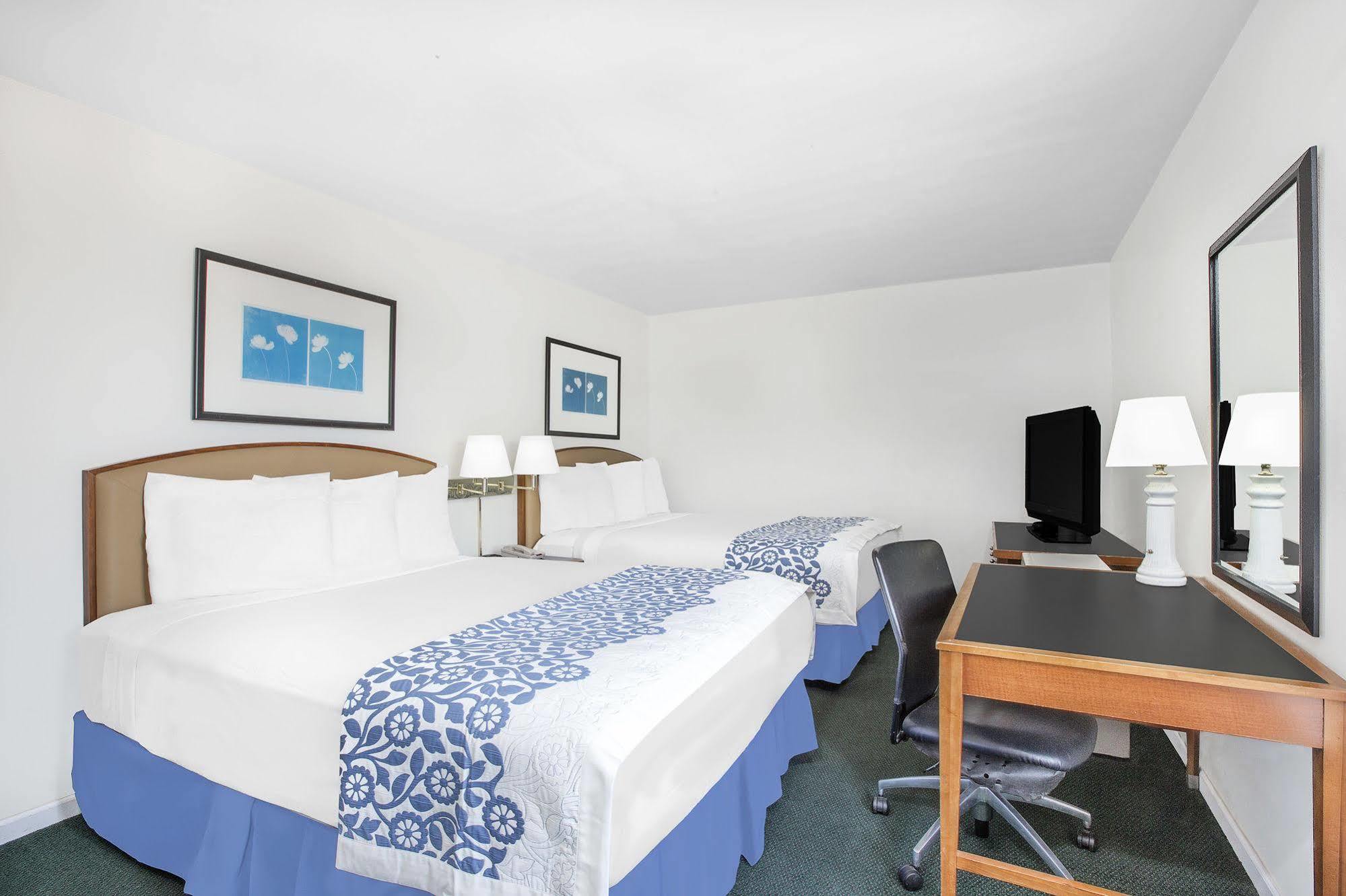 Days Inn By Wyndham Emporia Kültér fotó