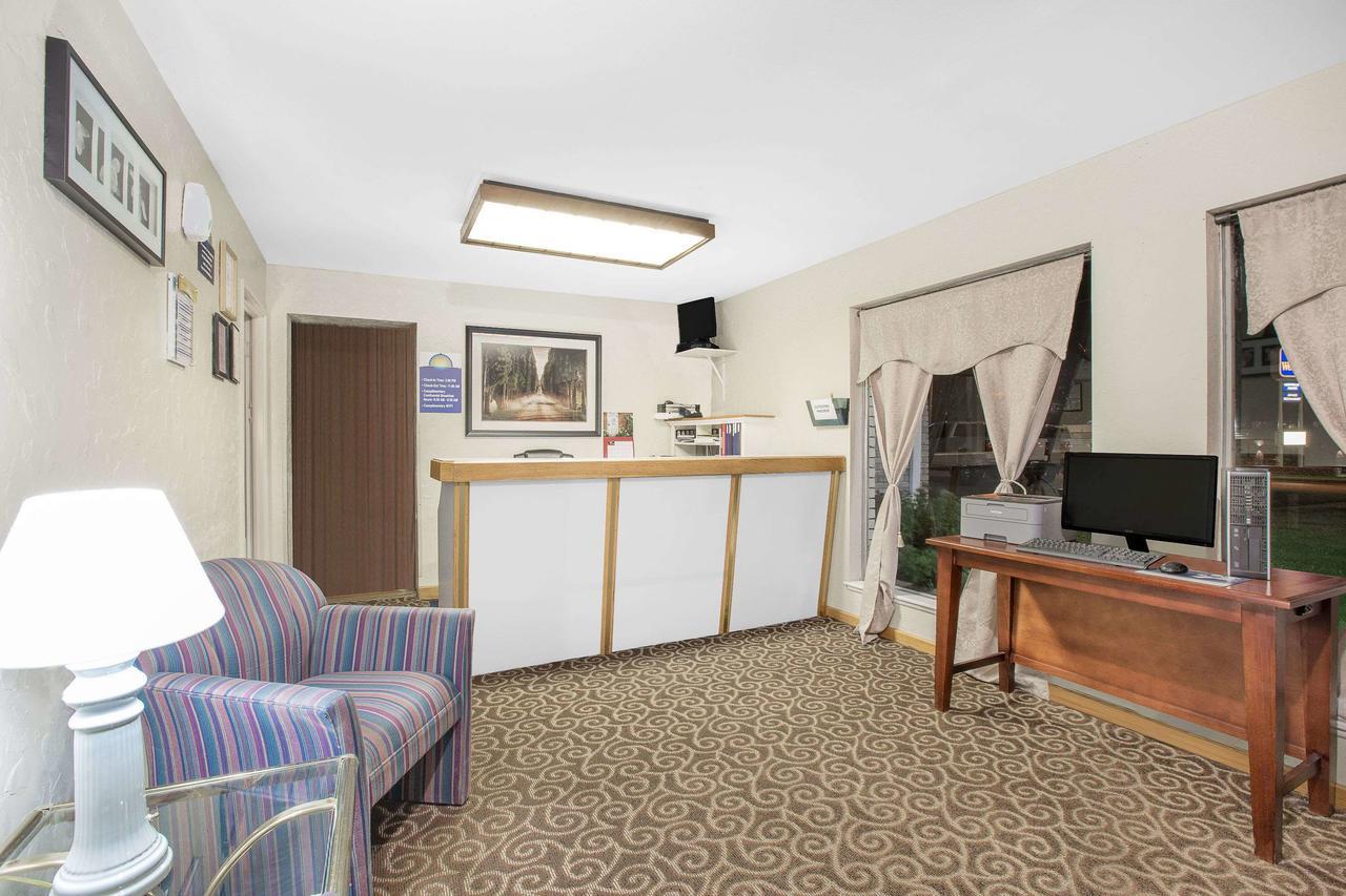 Days Inn By Wyndham Emporia Kültér fotó